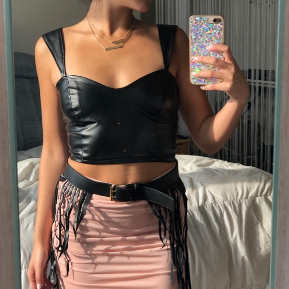 XOX MEET YOUR SELLER!! Hi Fashion Friends!! XO - Picture 4 of 6